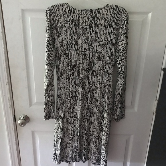 Stretchy Wrap Dress - Picture 7 of 7